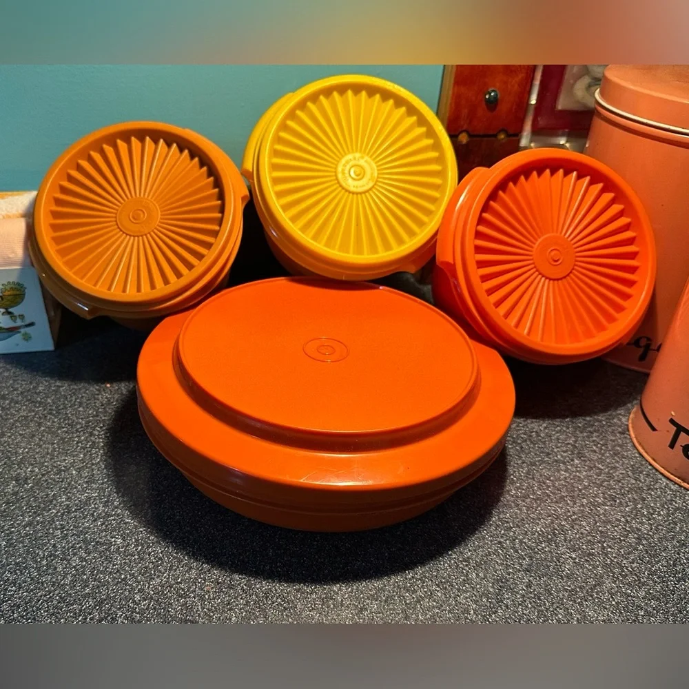 Harvest Colors Tupperware 8-Piece Servalier & Seal-N-Serve Combo Set With Lids